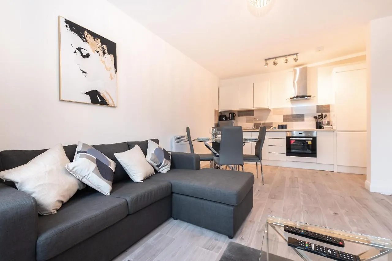 Southampton City Apartments: Central Location with Parking 0*,  United Kingdom