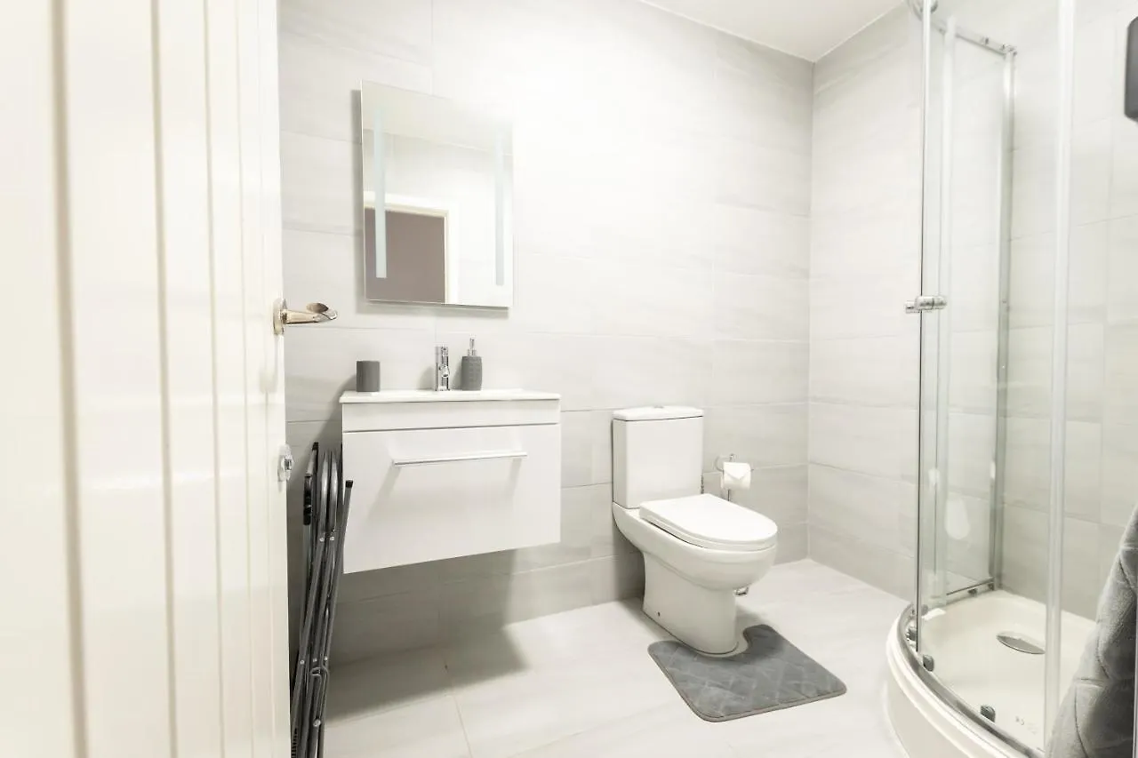 Apartment Southampton City Apartments: Central Location with Parking