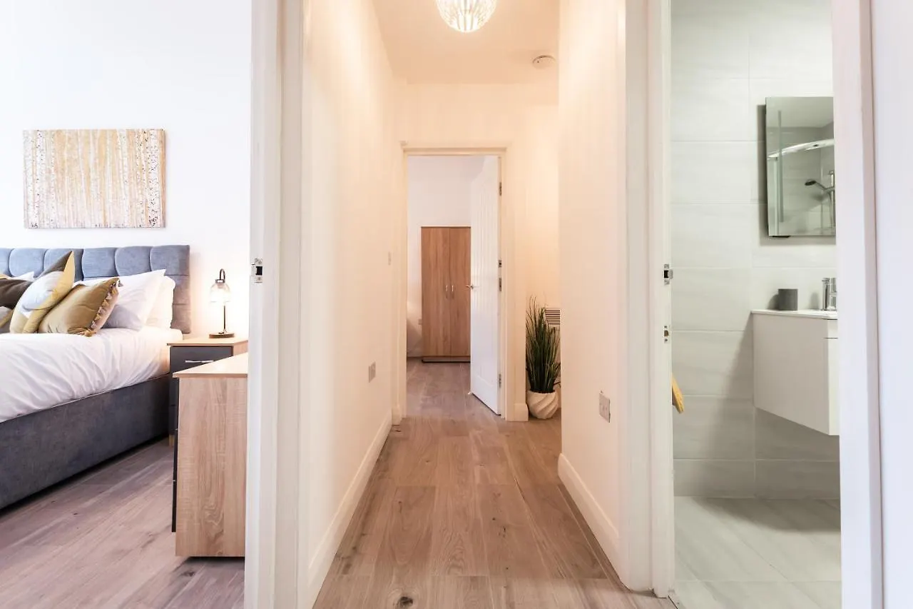 Southampton City Apartments: Central Location with Parking