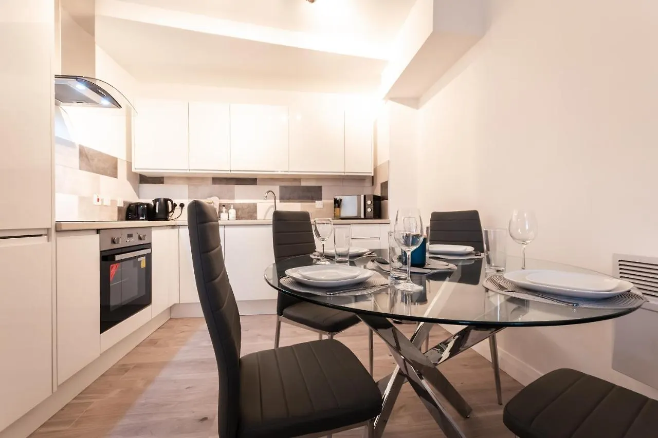 Southampton City Apartments: Central Location with Parking