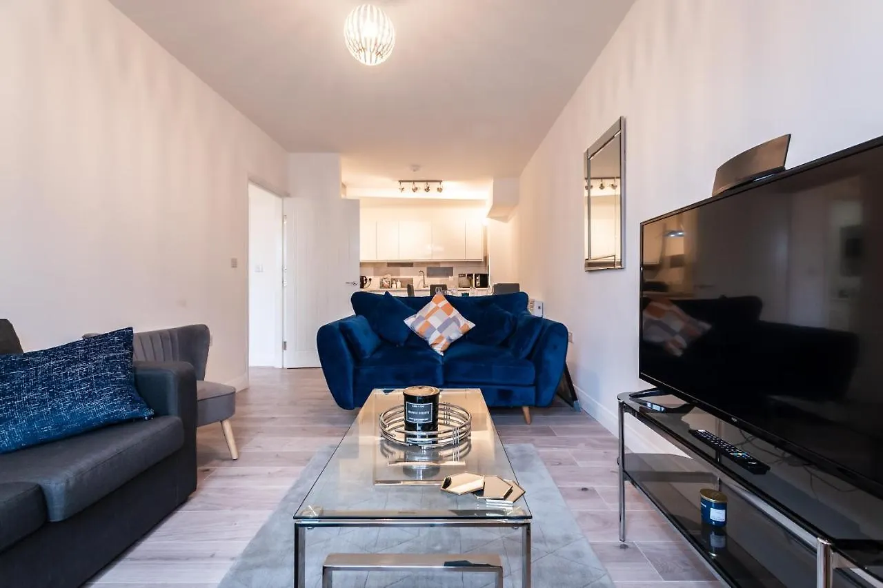 Southampton City Apartments: Central Location with Parking