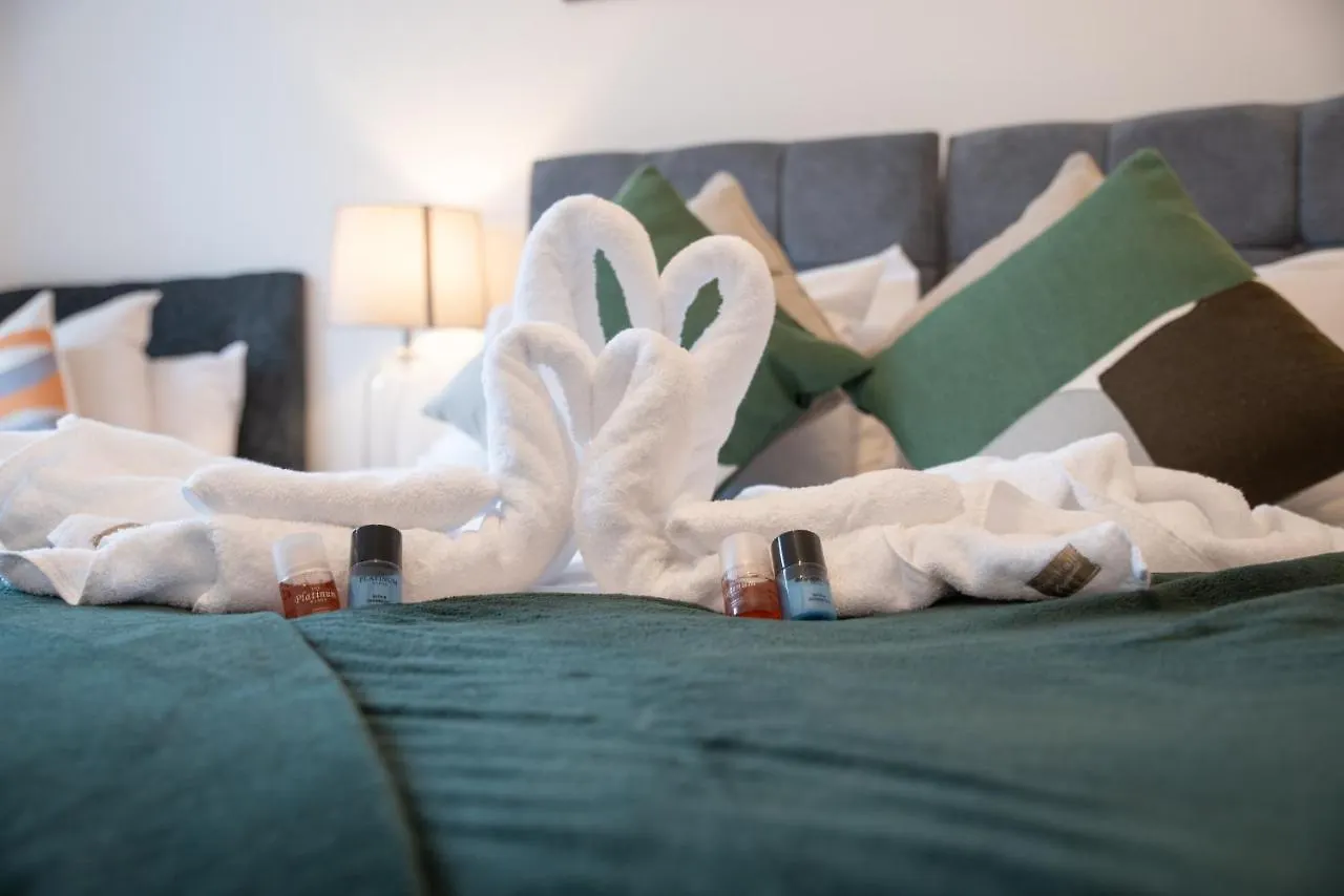 Apartment Southampton City Apartments: Central Location with Parking
