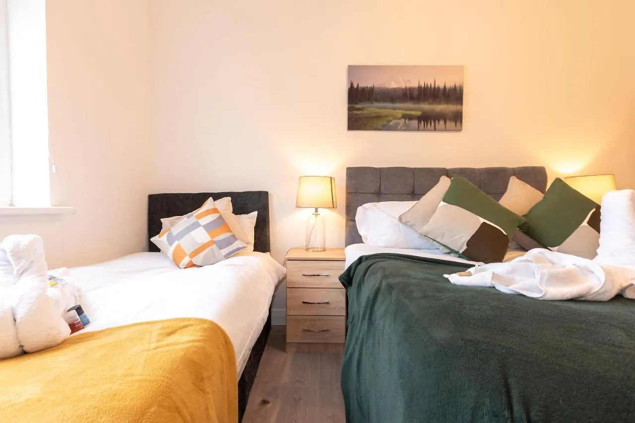 Apartment Southampton City Apartments: Central Location with Parking