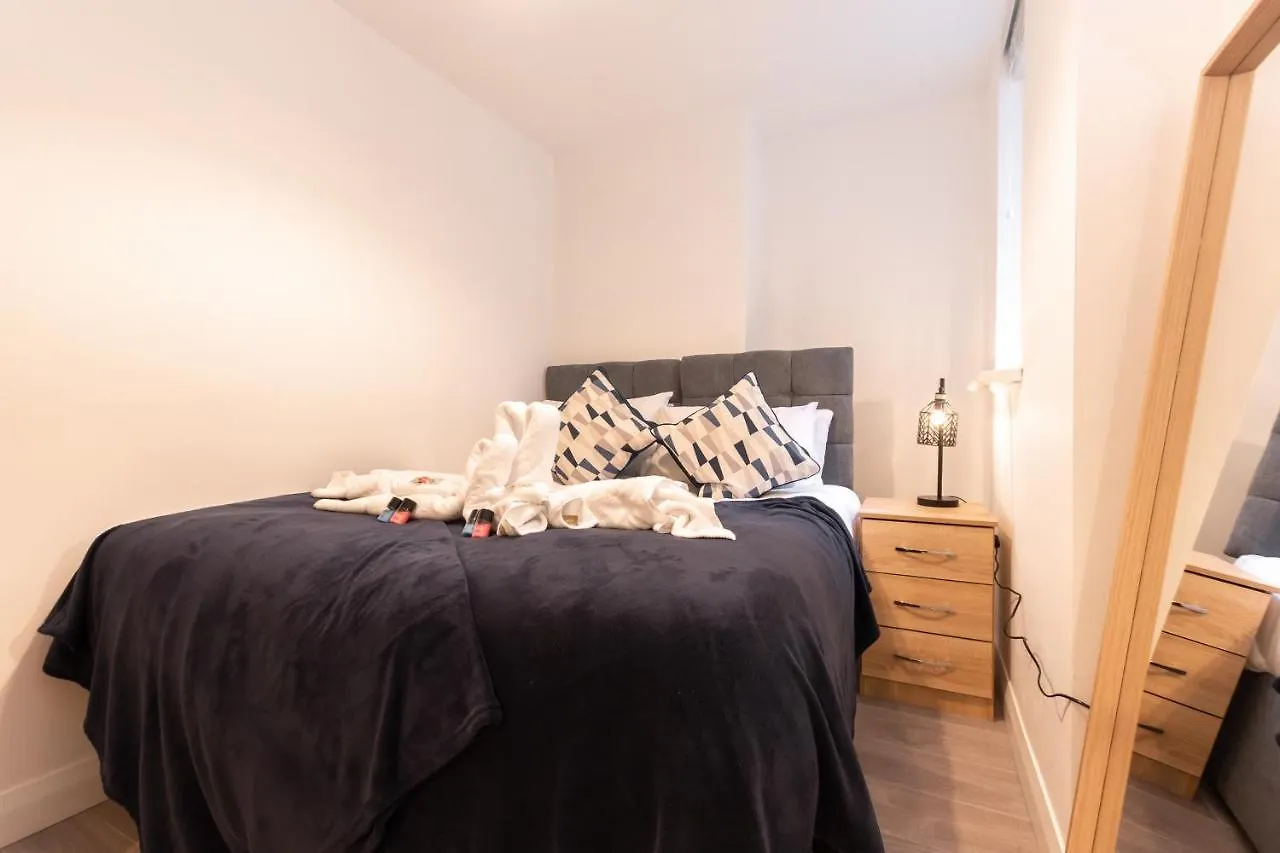 Southampton City Apartments: Central Location with Parking