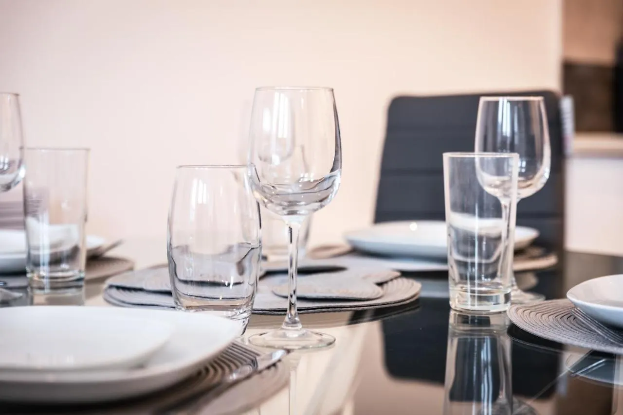 Apartment Southampton City Apartments: Central Location with Parking