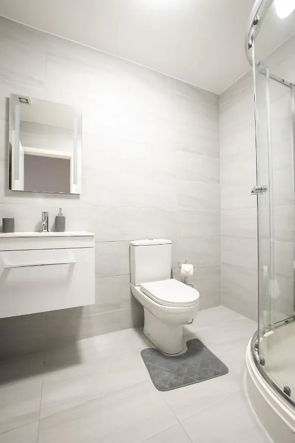 Southampton City Apartments: Central Location with Parking 0*,