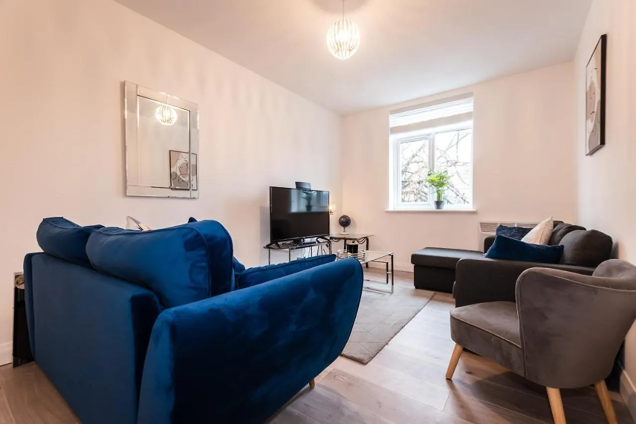 Southampton City Apartments: Central Location with Parking 0*,