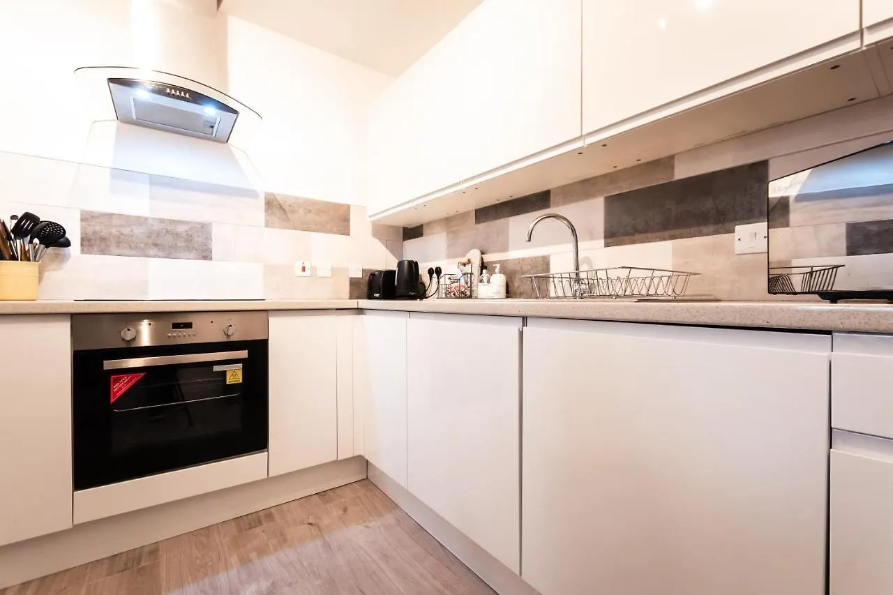 Southampton City Apartments: Central Location with Parking 0*,  United Kingdom