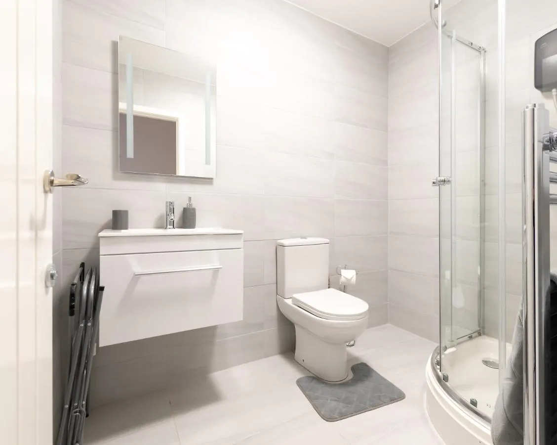 Southampton City Apartments: Central Location with Parking