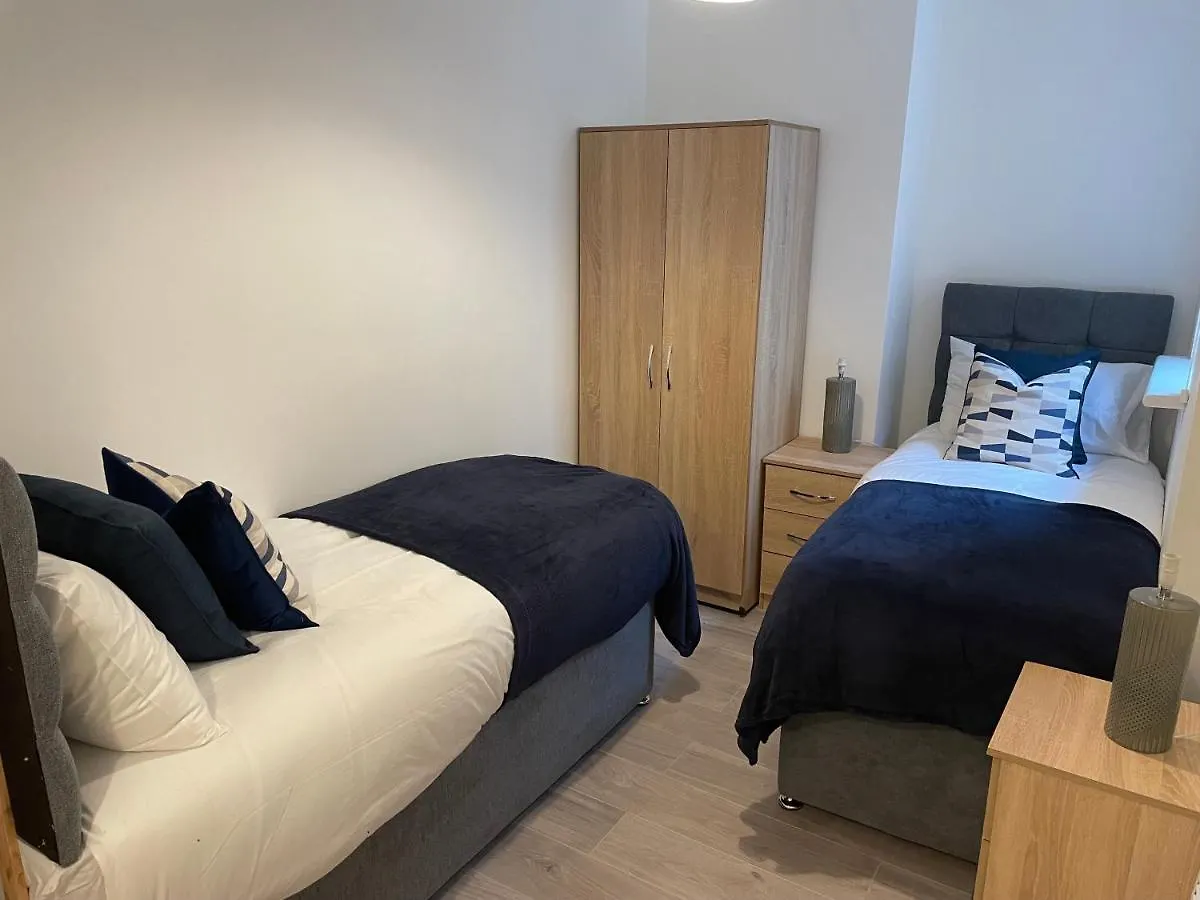 Southampton City Apartments: Central Location with Parking