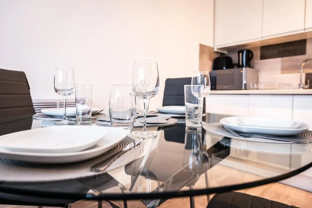 Southampton City Apartments: Central Location with Parking 0*,  United Kingdom